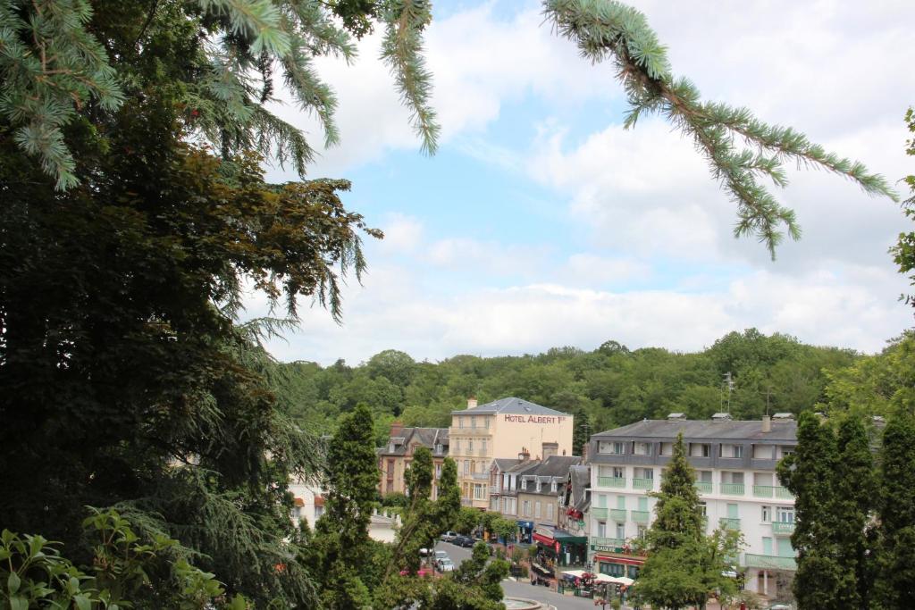 アルベール プレミア ホテル Bagnoles-de-l'Orne エクステリア 写真
